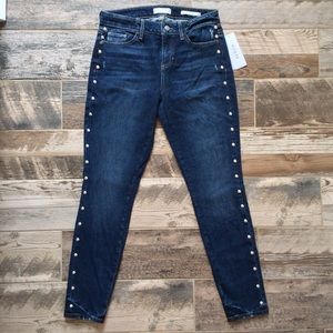 💙STUDDED SEXY GUESS JEANS💙